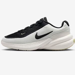 Nike women’s sneakers double logo